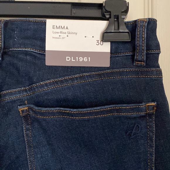 DL1961 Low-Rise Skinny Jeans 30, 29 inseam - Picture 3 of 4
